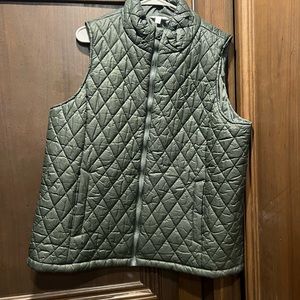 Time & Tru vest green color and great condition.